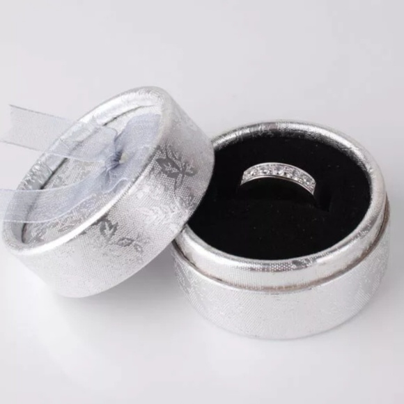 18K White Gold Sapphire Promise Engagement Ring - Picture 4 of 4